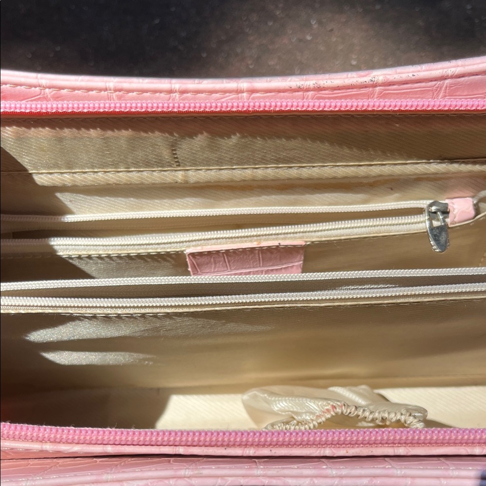 Designer Inspired Baby Pink Crocodile Print Shoulder Bag - Picture 3 of 5